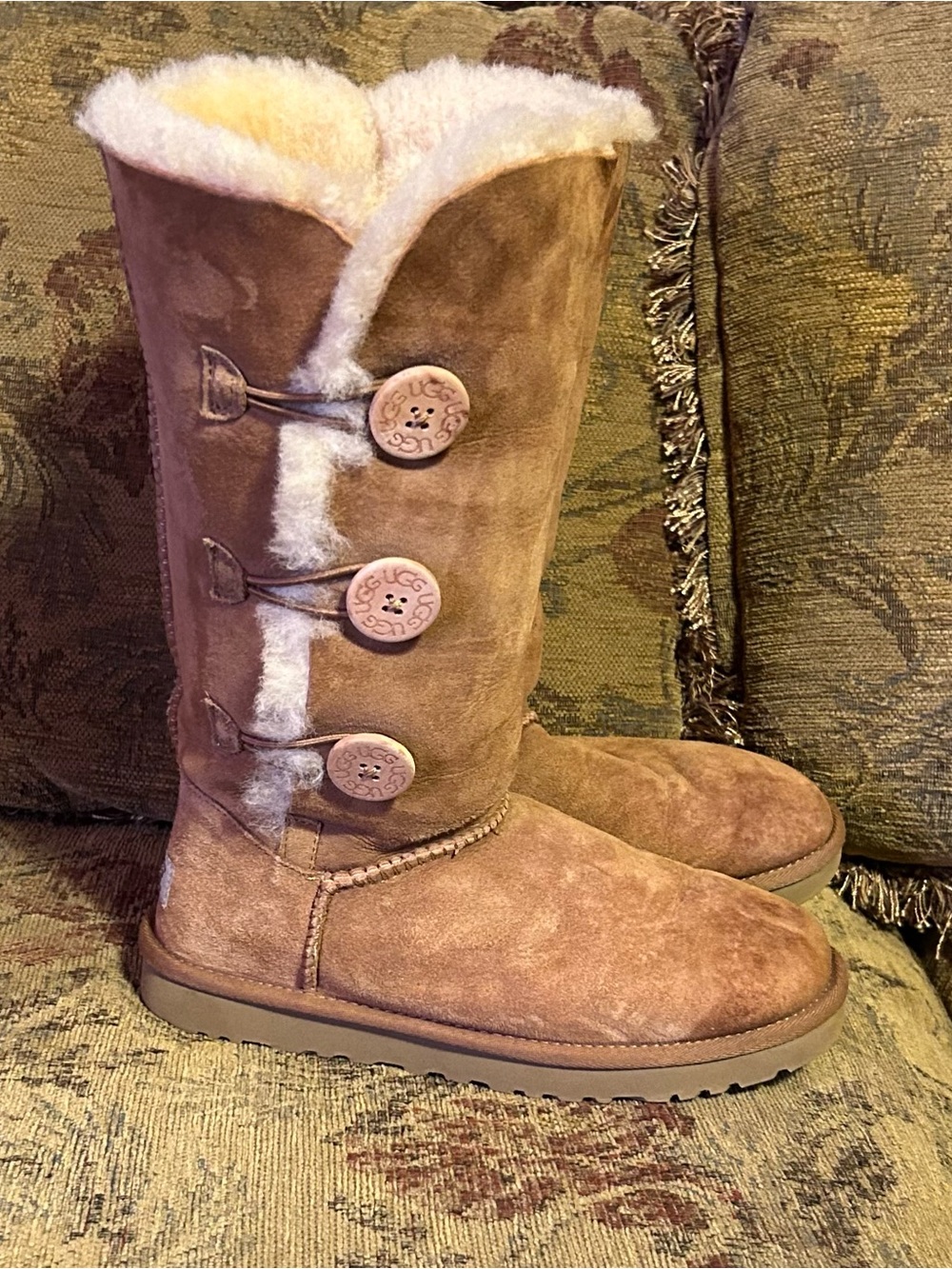 UGG Australia 1873 Bailey Button Triplet Tall Chestnut Sheepskin Boots size 7